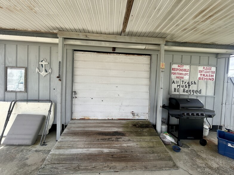 More Photos Of 6501 Boatyard Dr, Hudson Specialty For Sale