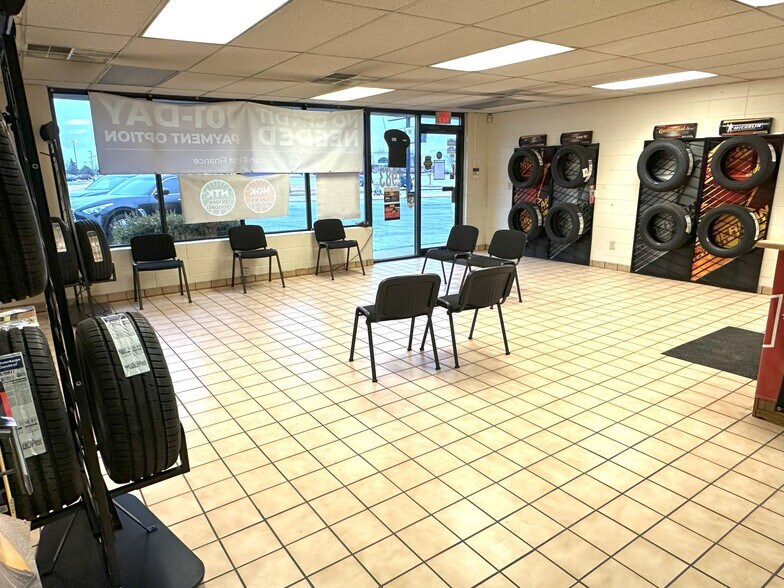 More Photos Of 1983 Pawlisch Dr, Rockford Auto Repair For Sale