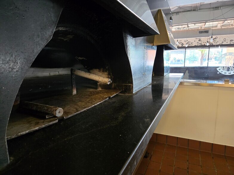 More Photos Of 4 E University Dr, Tempe Restaurant For Lease