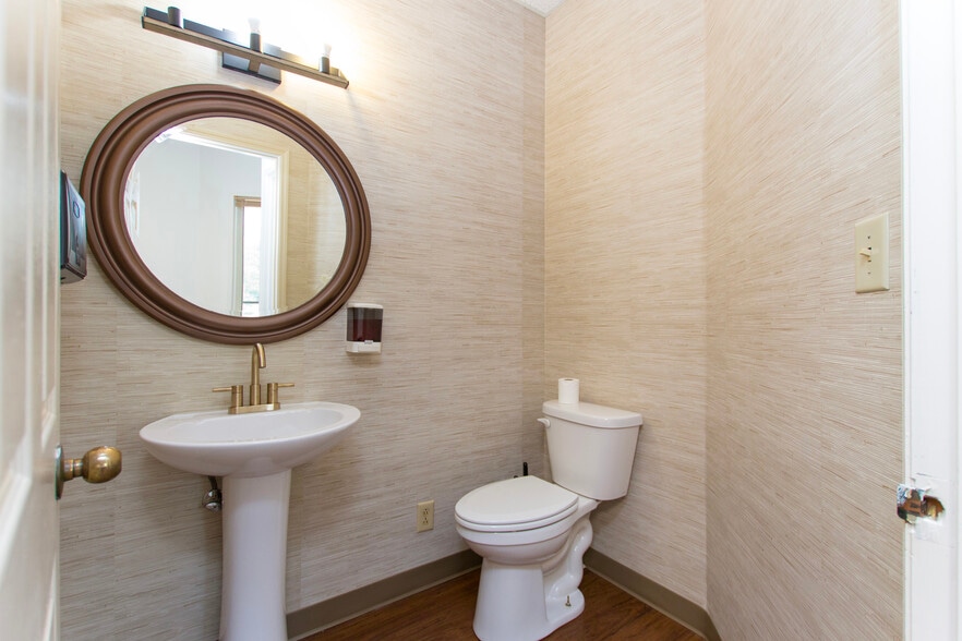 More Photos Of 333 Whitesport Dr, Huntsville Medical For Lease