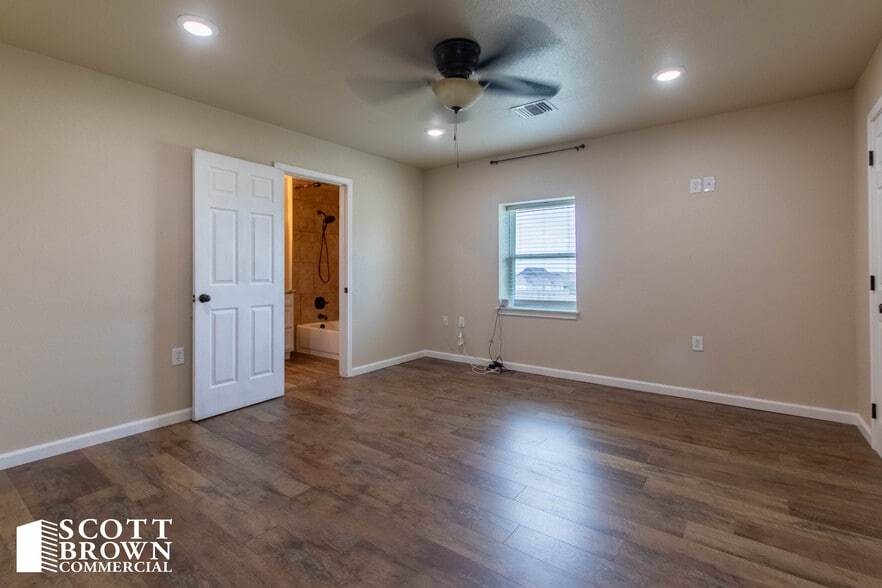 More Photos Of 1404 McConnell Rd, Gunter Flex For Sale