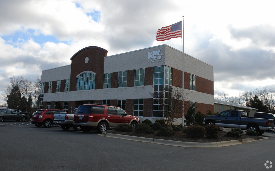 More Photos Of 5679 Harrisburg Industrial Par Dr, Harrisburg Light Distribution For Lease