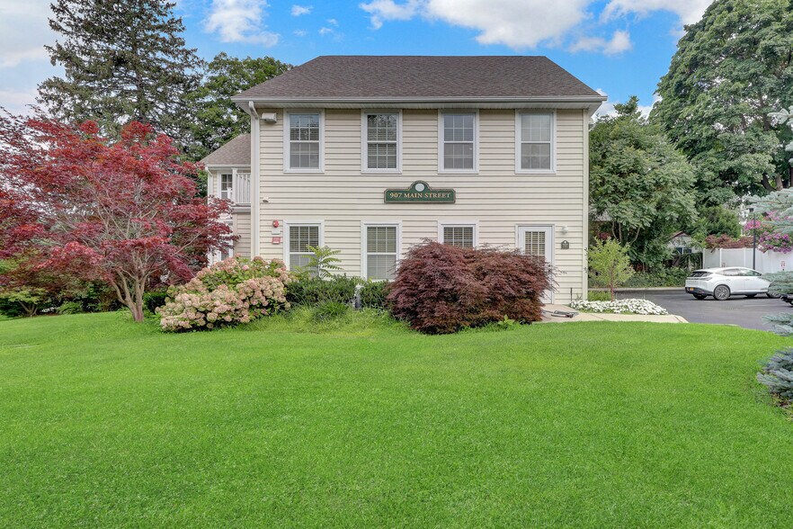 More Photos Of 907 Main St, Port Jefferson Office For Lease