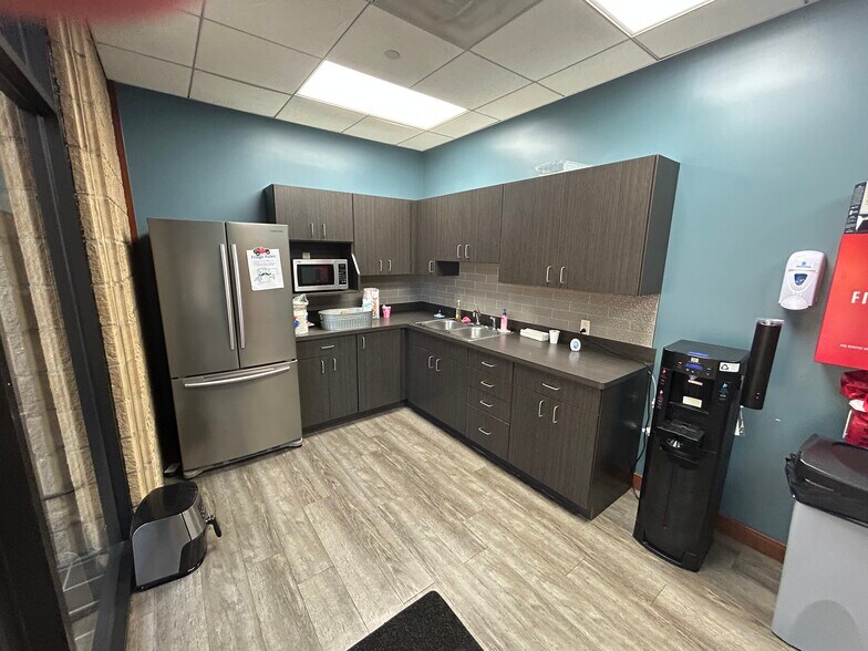 More Photos Of 2831 Dexter Dr, Elkhart Office For Sale