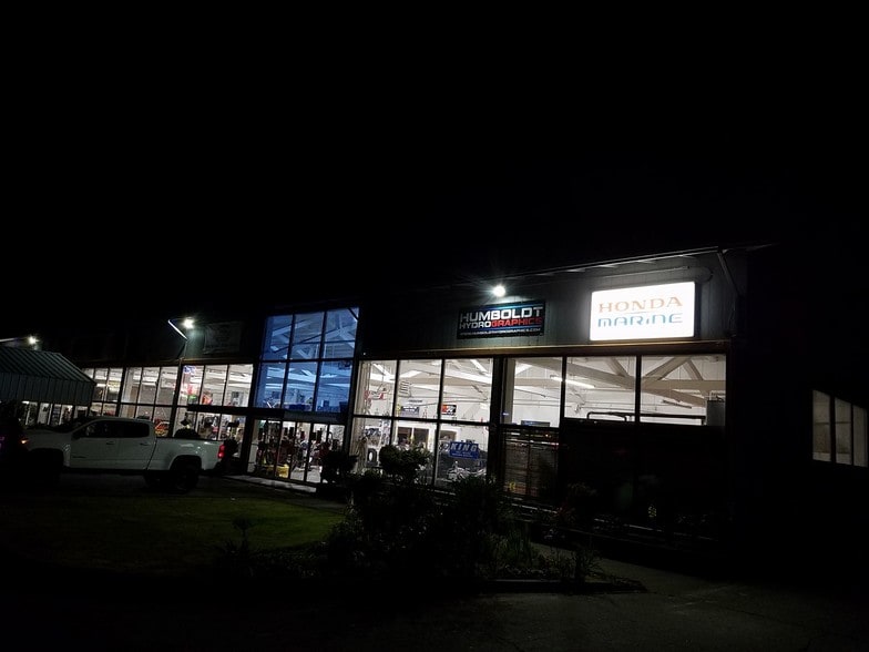 More Photos Of 3990 Broadway St, Eureka Showroom For Sale