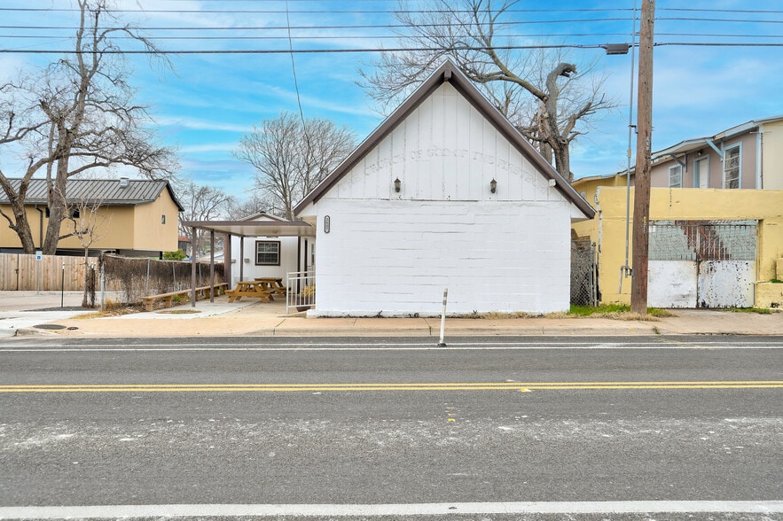 More Photos Of 2607 E 5th St, Austin Religious Facility For Sale