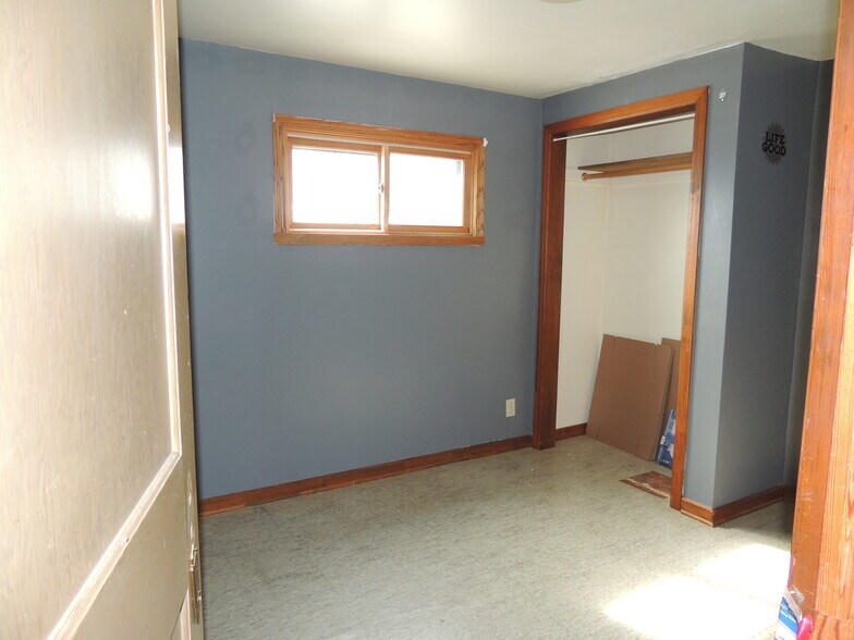 More Photos Of 726 Valley Rd, Menasha Bar For Sale