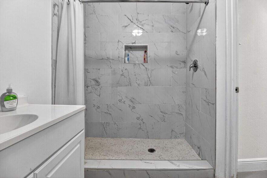 More Photos Of 1680 NW 22nd Ct, Miami Multifamily For Sale
