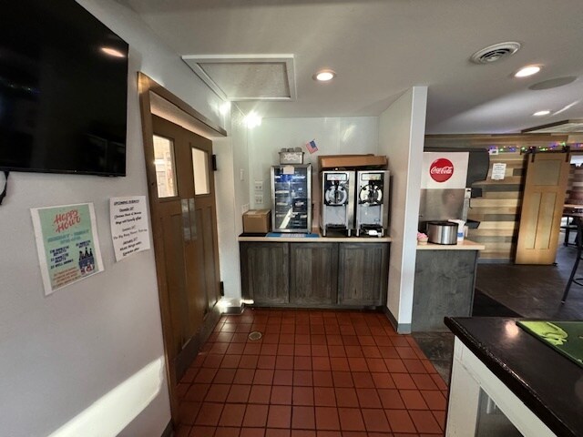 More Photos Of 8713 Gravois Rd, Saint Louis Restaurant For Lease