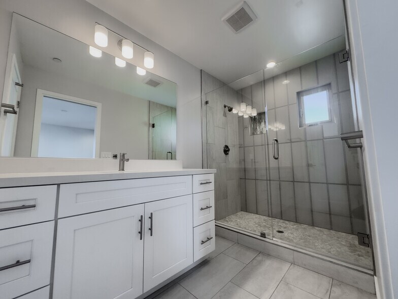 More Photos Of 1420 Pacific Beach Dr, San Diego Apartments For Sale