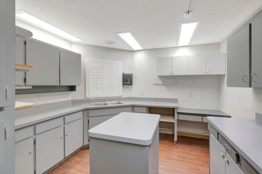 More Photos Of 1511 Indian Rocks Rd S, Largo Medical For Lease