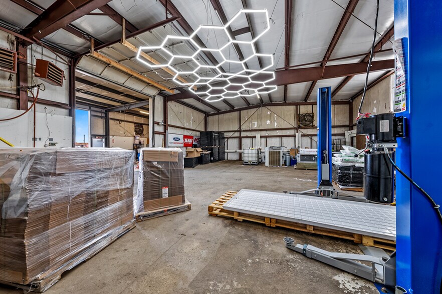 More Photos Of 1405 Antelope Rd, White City Warehouse For Sale