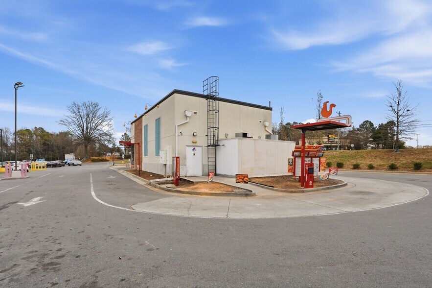 More Photos Of 6113 The Plaza Charlotte, NC 28215, Charlotte General Retail For Sale