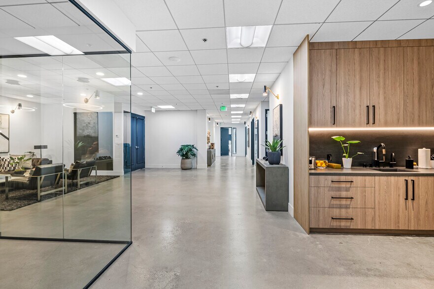 Primary Photo Of 501 S Beverly Dr, Beverly Hills Medical For Lease