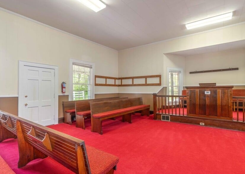 More Photos Of 511 James St, Burlington Religious Facility For Sale