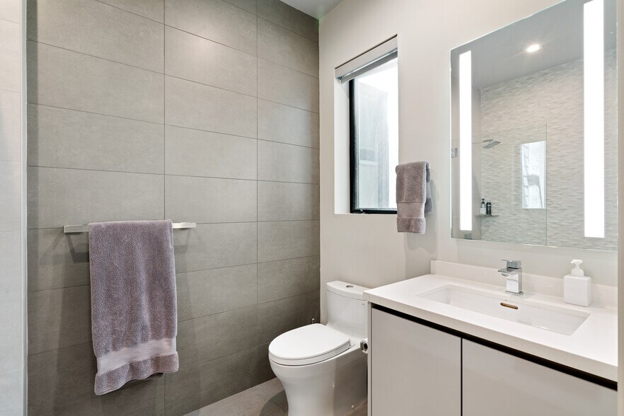 More Photos Of 824 Hyde St, San Francisco Apartments For Sale