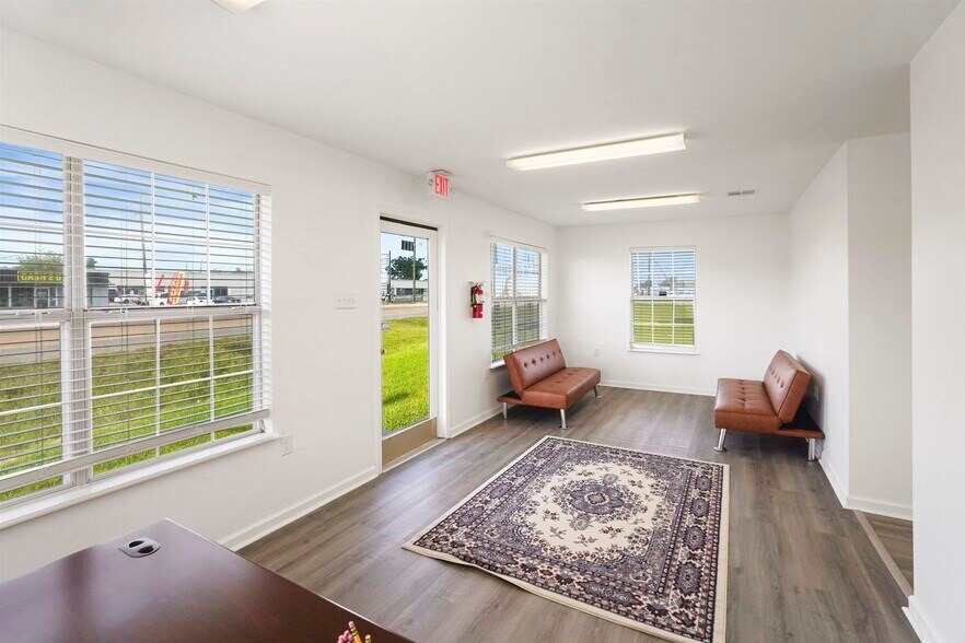 More Photos Of 1425 E Tunnel Blvd, Houma Office For Sale