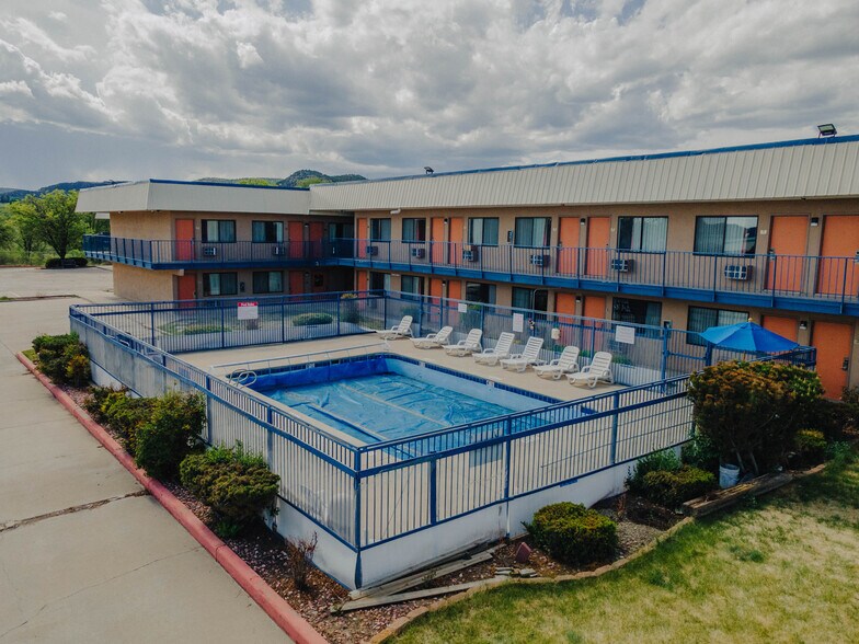 More Photos Of 1600 Cedar St, Raton Hotel For Sale