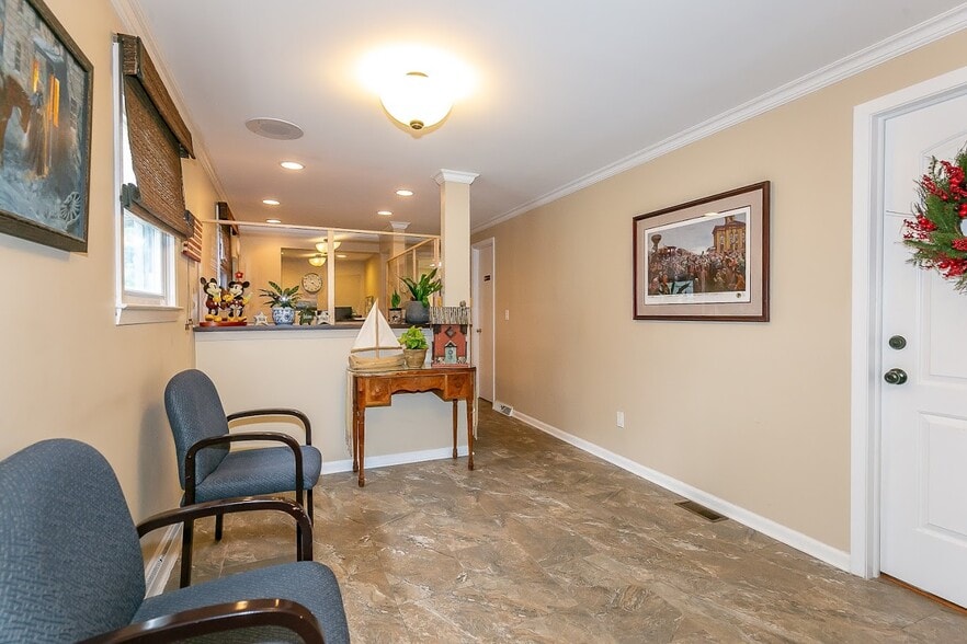 More Photos Of 188 W Main St, Oyster Bay Medical For Sale