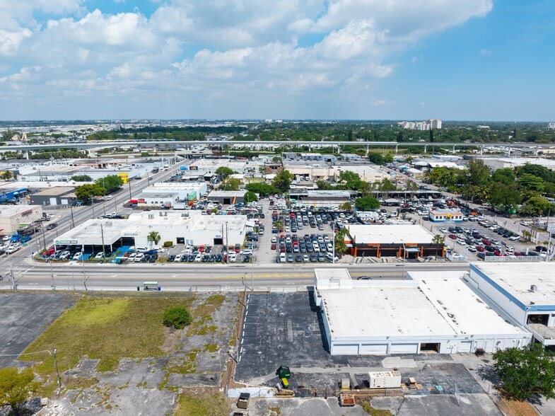 More Photos Of 3199 NW 36th St, Miami Auto Dealership For Lease
