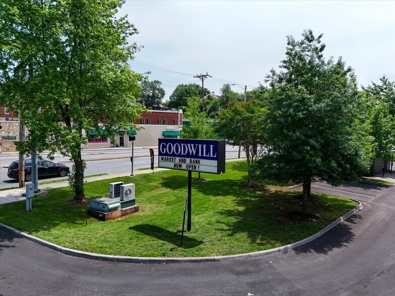More Photos Of 2502 Melrose Ave NW, Roanoke Storefront Retail Office For Lease