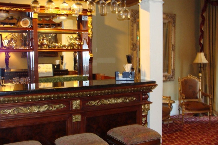 More Photos Of 201 N Pearl St, Natchez Hotel For Sale