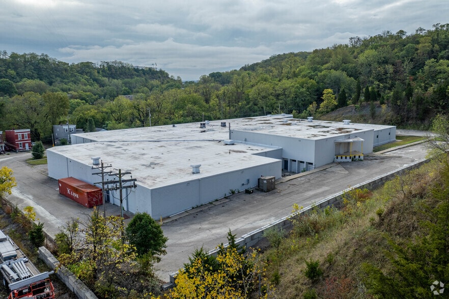 More Photos Of 2181 Grand Ave, Cincinnati Manufacturing For Lease