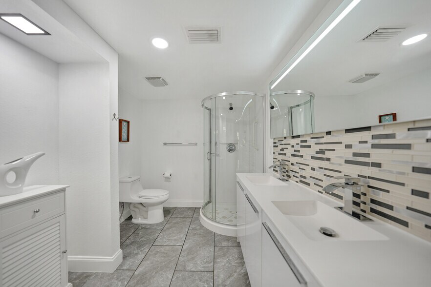 More Photos Of 2461 SW Highway 17, Arcadia Warehouse For Sale
