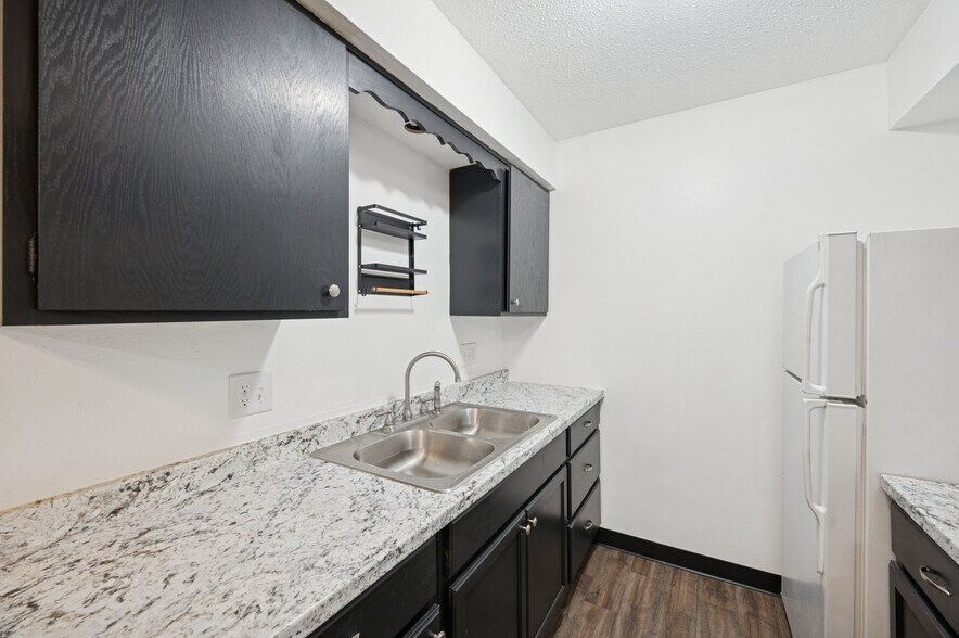 More Photos Of 2061 Tremainsville Rd, Toledo Apartments For Sale