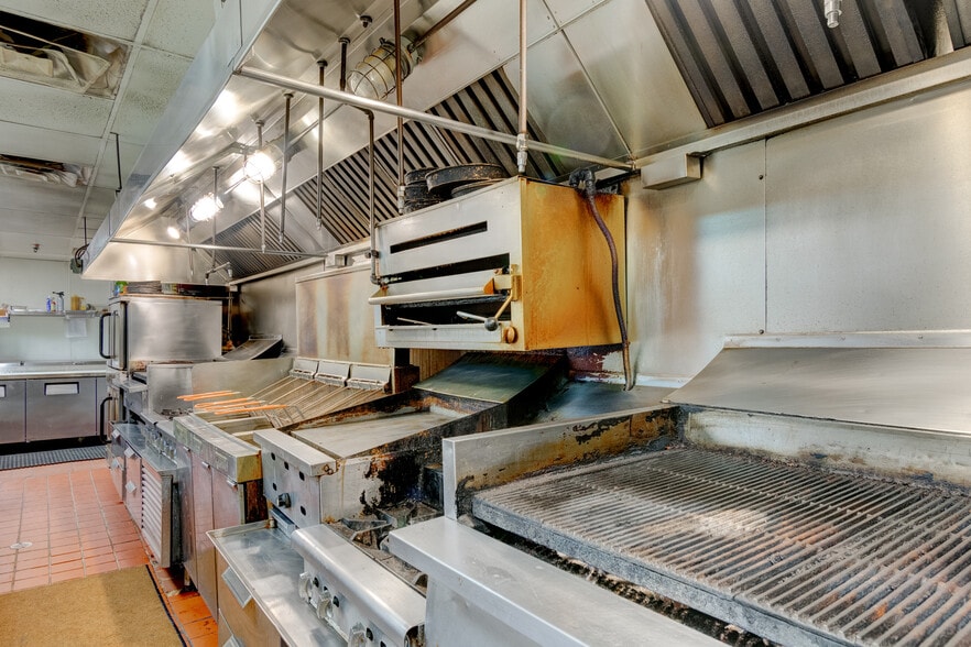 More Photos Of 1702 Park Hill Dr, Gainesville Restaurant For Sale