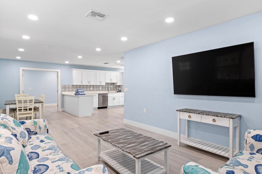 More Photos Of 706 Donax St, Sanibel Hotel For Sale