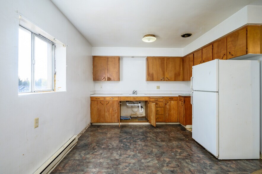 More Photos Of 229 E Monroe St, Carlton Apartments For Sale