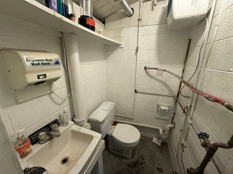 More Photos Of 295 Lake Ave, Saint James Convenience Store For Lease