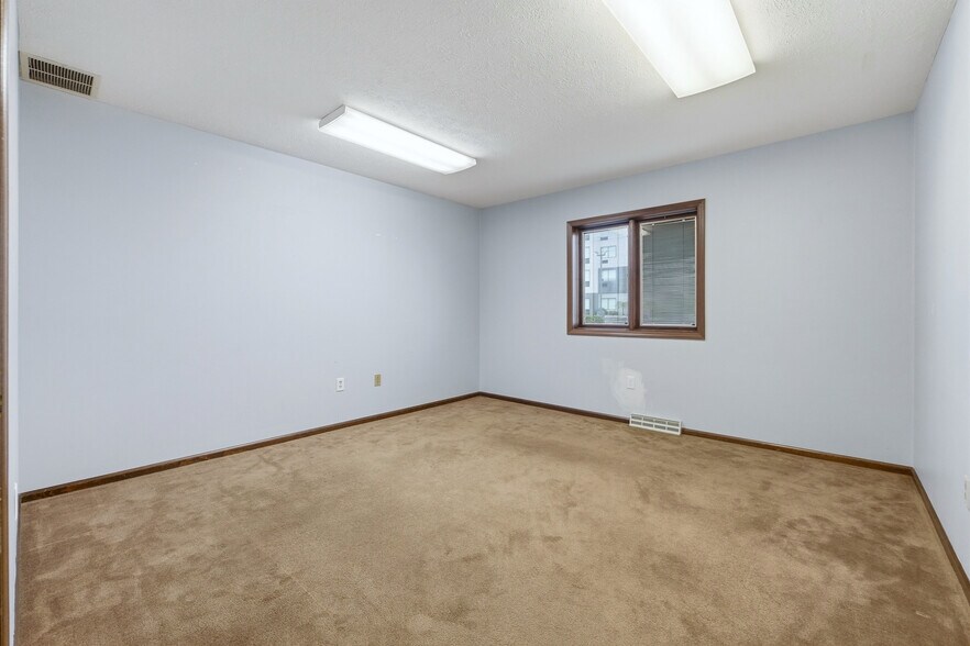 More Photos Of 3201 E Center St, Warsaw Office For Sale