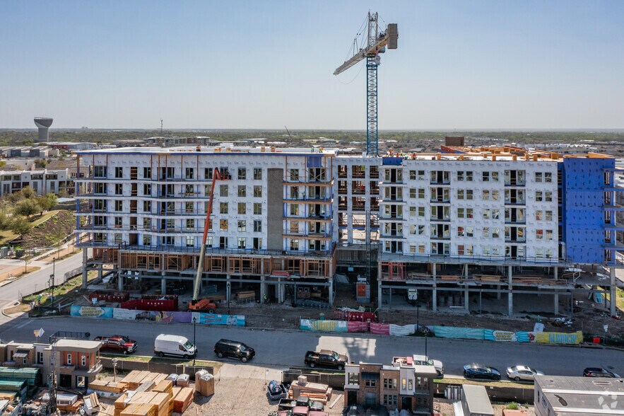 More Photos Of 1911 Philomena St, Austin Apartments For Lease