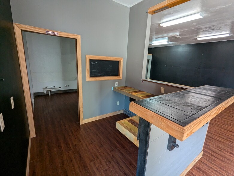 More Photos Of 1316 E Cedar St, Brandon General Retail For Lease