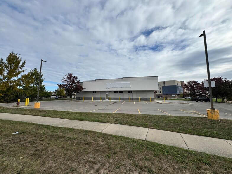 More Photos Of 22981 Hall Rd, Woodhaven Drugstore For Sale