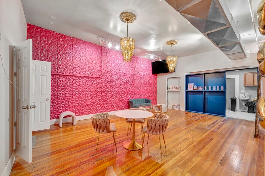 More Photos Of 122 W Main St, Florence Storefront For Sale