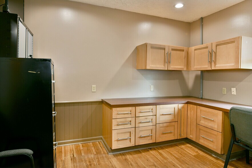 More Photos Of 3019 Parkman Rd NW, Warren Flex For Sale