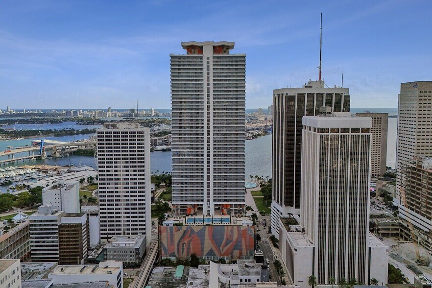 More Photos Of 50 Biscayne Blvd, Miami Apartments For Lease