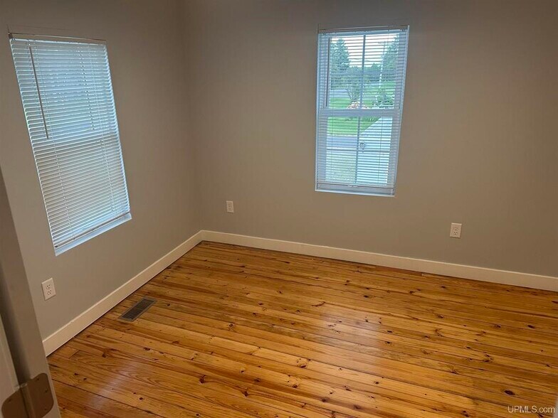 More Photos Of 19283 US Highway 41 W, Champion Light Manufacturing For Sale