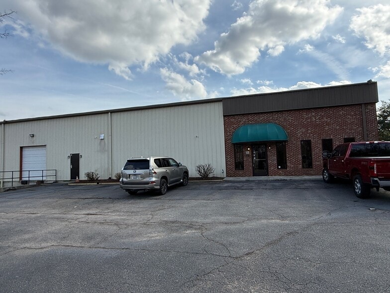 More Photos Of 125 Quantum St, Holly Springs Warehouse For Sale