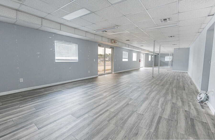 More Photos Of 700 N Main St, Wildwood Freestanding For Sale