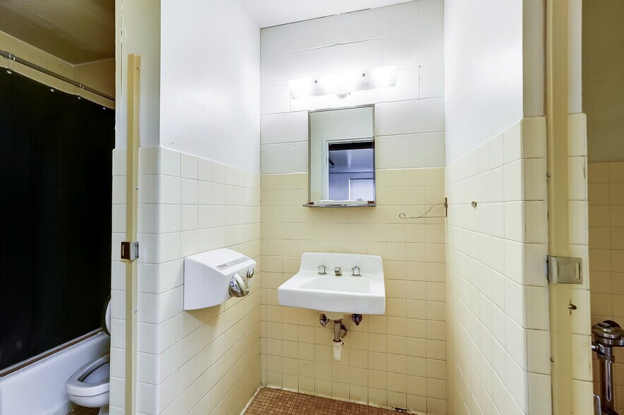 More Photos Of 1106 E High St, Springfield Schools For Sale