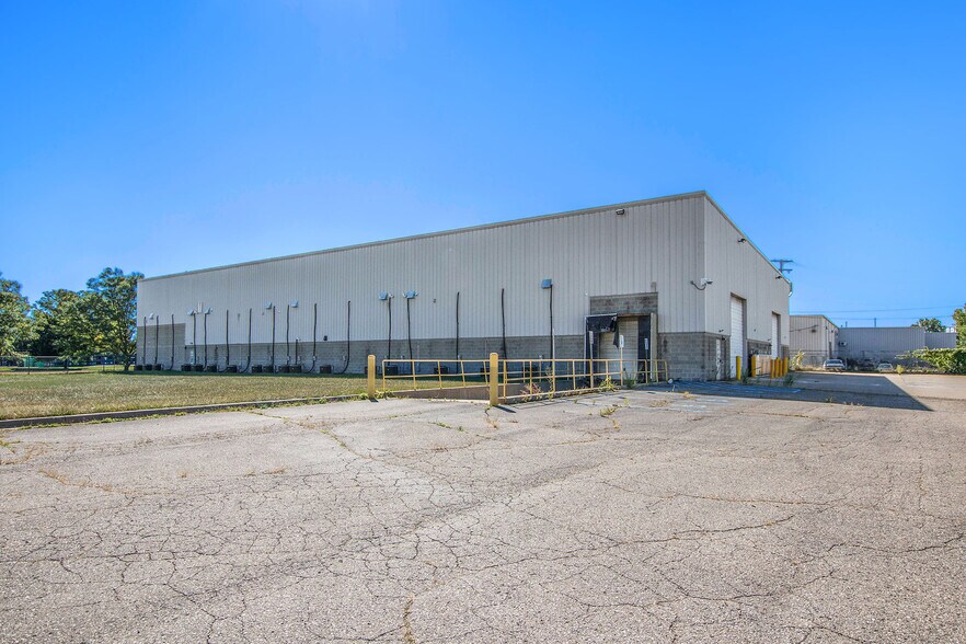 More Photos Of 23605 Regency Park Dr, Warren Manufacturing For Sale