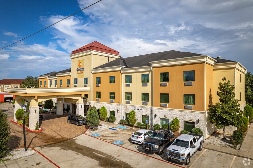 Primary Photo Of 5100 7th St, Bay City Hotel For Sale