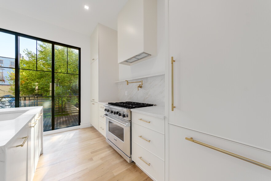 More Photos Of 16 Goodwin Pl, Brooklyn Multifamily For Sale