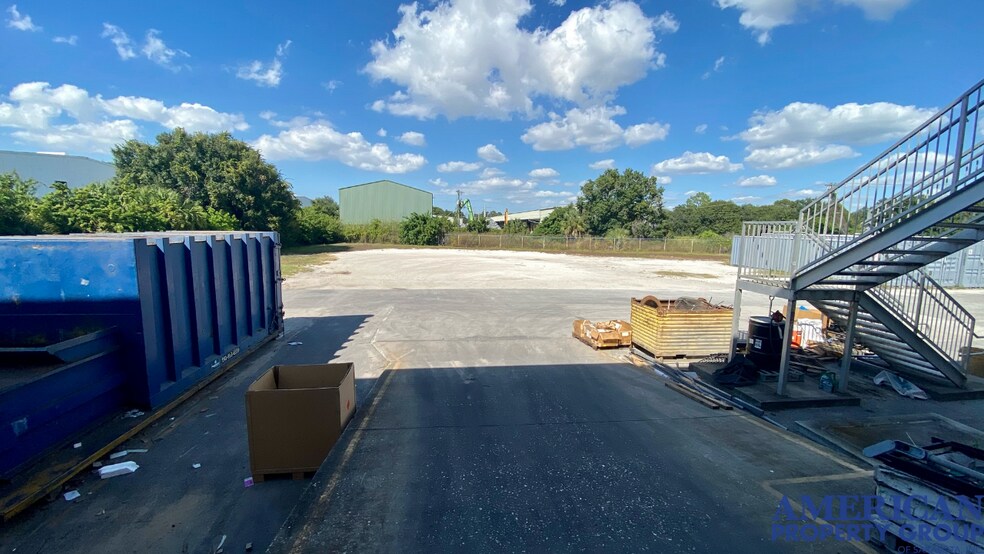 More Photos Of 2075 47th St, Sarasota Warehouse For Lease