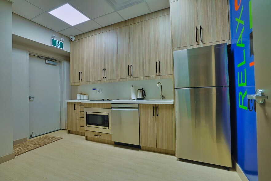 More Photos Of 1200 Derry Rd E, Mississauga Freestanding For Lease