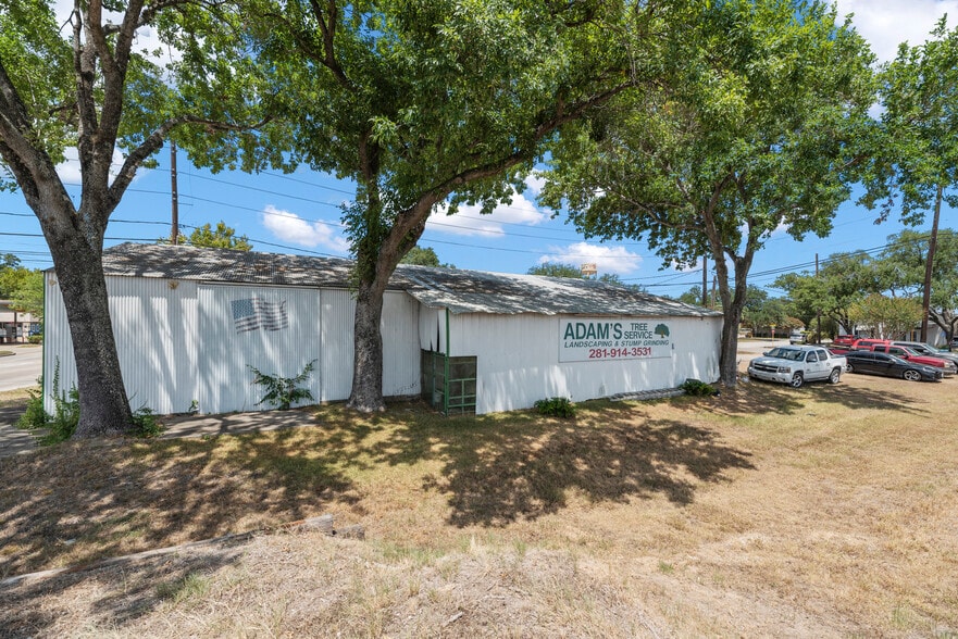 More Photos Of 800 Avenue D, Katy Warehouse For Sale